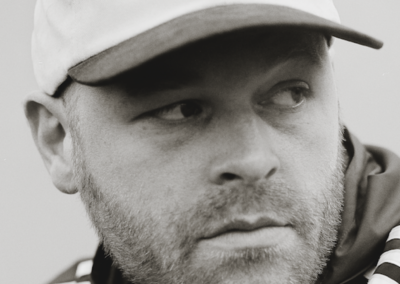 INTERVIEW – Q&A met hiphop legend Sticks over het vaderschap, de dood en polestar