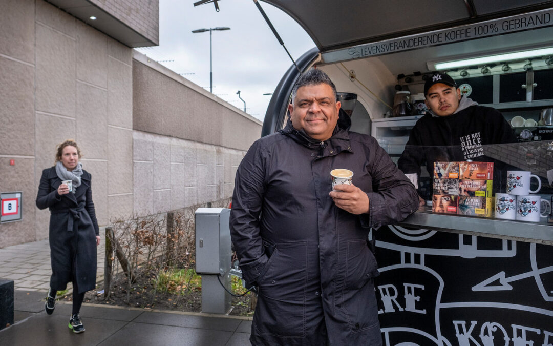 INTERVIEW – Jemuel Lempe / ondernemer en ex-gedetineerde Dankzij de koffie uit de criminaliteit