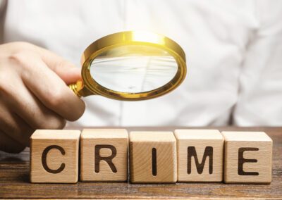 Studenten en gevangenen studeren samen criminologie in de bak